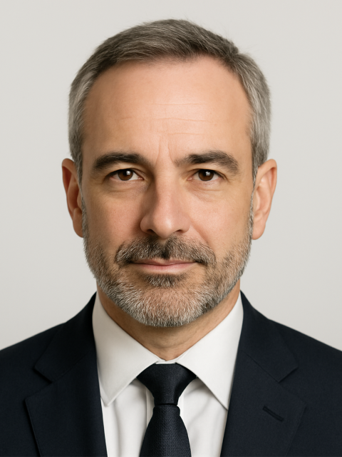 Simon Leon